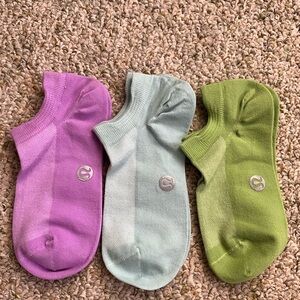 Lululemon Athletica NWOT purple blue and green ankle socks M